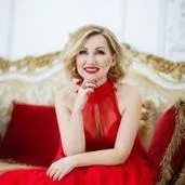 Провідна (тамада) на весілля
