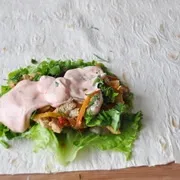 Хрусткі конвертики з лаваша з куркою і овочами рецепт з фотографіями (лаваша) Хрусткі конвертики з лаваша з куркою і овочами рецепт з фотографіями