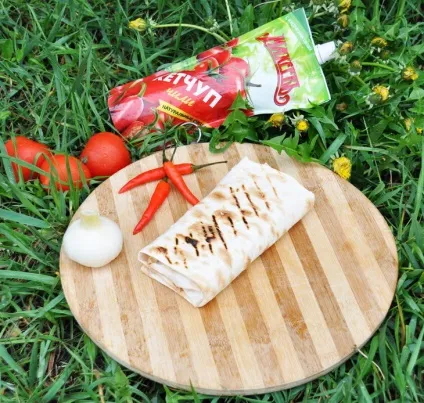 Хрусткі конвертики з лаваша з куркою і овочами рецепт з фотографіями (хрусткі) Хрусткі конвертики з лаваша з куркою і овочами рецепт з фотографіями