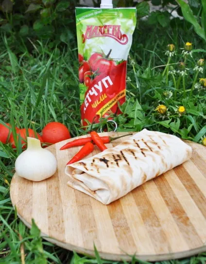Хрусткі конвертики з лаваша з куркою і овочами рецепт з фотографіями (хрусткі) Хрусткі конвертики з лаваша з куркою і овочами рецепт з фотографіями
