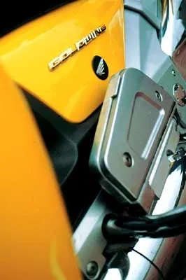 Золоті крила дороги honda goldwing (volvo s80) Золоті крила дороги honda goldwing