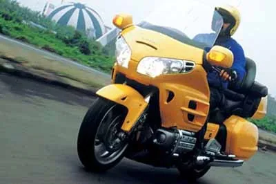 Золоті крила дороги honda goldwing (lexus rx-300) Золоті крила дороги honda goldwing