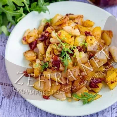 Смажена на сковороді картопля з кабачками - рецепт з в'яленими помідорами і цибулею - кулінарні (картопля) Смажена на сковороді картопля з кабачками - рецепт з в'яленими помідорами і цибулею - кулінарні