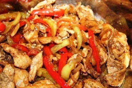 Смажена курка з овочами (м'ясні страви) Смажена курка з овочами
