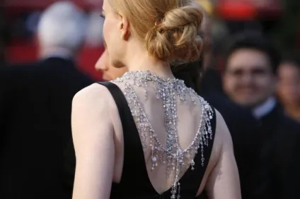 16 Яскравих фотофактів з життя діамантів (Balenciaga діамантовому намистом Wren) 16 Яскравих фотофактів з життя діамантів