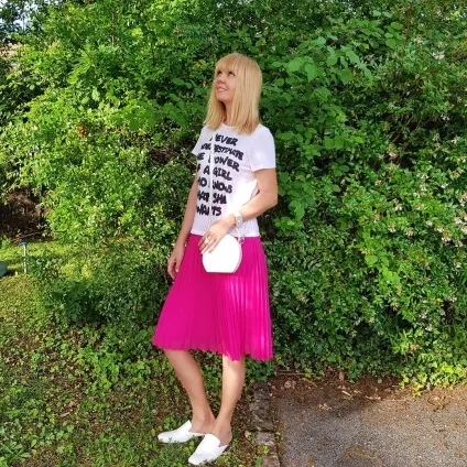 49-Літня співачка валерія постригла волосся і помолодшала (валерія) 49-Літня співачка валерія постригла волосся і помолодшала