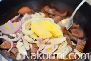 Бефстроганов зі свинячої печінки рецепт з фото