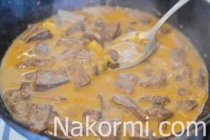 Бефстроганов зі свинячої печінки рецепт з фото
