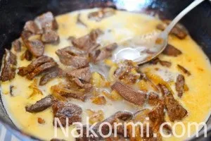 Бефстроганов зі свинячої печінки рецепт з фото