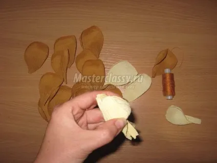 Букет для чоловіка з цукерок і пляшки коньяку (букет з цукерок з пляшкою для чоловіків) Букет для чоловіка з цукерок і пляшки коньяку
