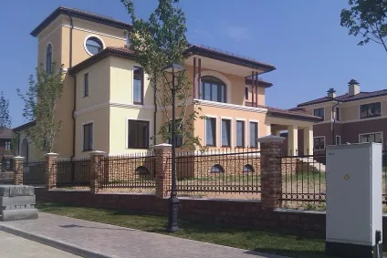 Що таке клубне селище