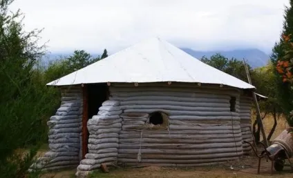 Будинки своїми руками з землі, з пляшок, землянка, лисяча нора, будиночок хоббіта (будинку) Будинки своїми руками з землі, з пляшок, землянка, лисяча нора, будиночок хоббіта