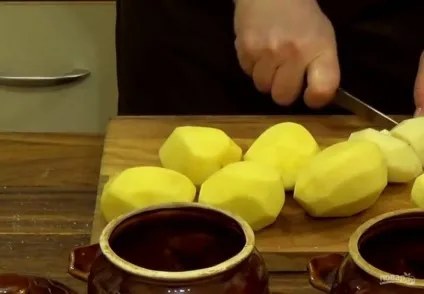 Картопля і м'ясо в горщиках - покроковий рецепт з фото на