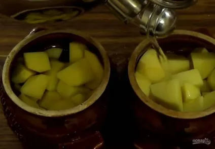 Картопля і м'ясо в горщиках - покроковий рецепт з фото на
