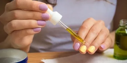 Ефірні масла для нігтів які ванночки допомагають від сухості кутикули і сприяють зростанню і (масла) Ефірні масла для нігтів які ванночки допомагають від сухості кутикули і сприяють зростанню і