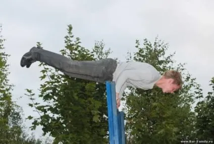 Горизонт на брусах і на турніку - street workout - тренування з власною вагою - my life (брусах) Горизонт на брусах і на турніку - street workout - тренування з власною вагою - my life