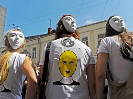 Історія з мороженої куркою позбавила відпочинку депутата Мізуліна (куркою) Історія з мороженої куркою позбавила відпочинку депутата Мізуліна