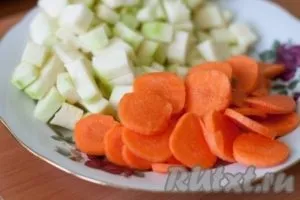 Кабачки, тушковані з куркою - готуємо покроково з фото