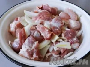 Кабачки, тушковані з куркою - готуємо покроково з фото