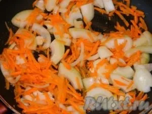 Кабачки, тушковані з куркою - готуємо покроково з фото