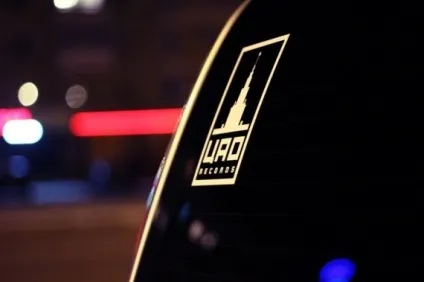 Як наклеїти наклейку на машину, на скло, а також як їх зняти твій АВТОПУЛЬС (також) Як наклеїти наклейку на машину, на скло, а також як їх зняти твій АВТОПУЛЬС