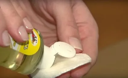 Як очистити диван від плям в домашніх умовах (забруднення можна прибрати) Як очистити диван від плям в домашніх умовах
