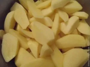Картопля тушкована з чорносливом (чорносливом) Картопля тушкована з чорносливом