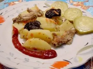 Картопля тушкована з чорносливом (картопля тушкована з чорносливом) Картопля тушкована з чорносливом