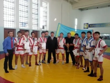Казахша курес - казахська боротьба, широко відома з давніх-давен (пов'язаний) Казахша курес - казахська боротьба, широко відома з давніх-давен