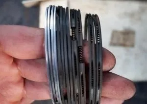 Як поміняти поршневі кільця не знімаючи двигун покроковий спосіб - твій АВТОПУЛЬС (стоїть) Як поміняти поршневі кільця не знімаючи двигун покроковий спосіб - твій АВТОПУЛЬС