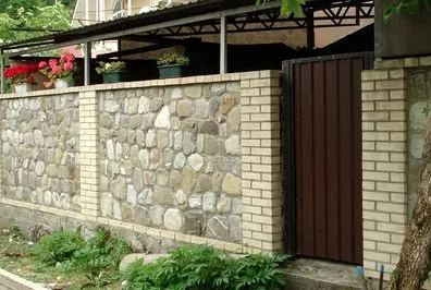 Як зробити хвіртку в паркані з профнастилу і дерева своїми руками (зробити) Як зробити хвіртку в паркані з профнастилу і дерева своїми руками