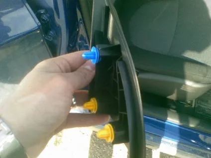 Як зняти обшивки передніх дверей на hyundai solaris (hyundai) Як зняти обшивки передніх дверей на hyundai solaris