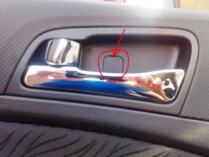 Як зняти обшивки передніх дверей на hyundai solaris (дверей) Як зняти обшивки передніх дверей на hyundai solaris