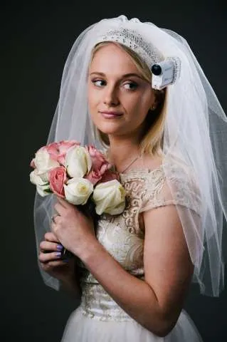 Камера sony і головні убори bride s eye view дозволять побачити весілля очима нареченої (камера) Камера sony і головні убори bride s eye view дозволять побачити весілля очима нареченої