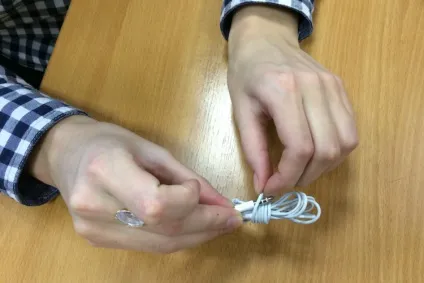 Як зберігати навушники, щоб вони не плуталися (партнер) Як зберігати навушники, щоб вони не плуталися