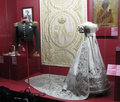 Коронаційні сукні українських імператриць (історія костюма) Коронаційні сукні українських імператриць