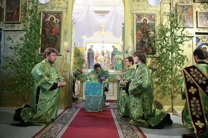 Коли хреститися, коли кланятися ... - Воскресенський храм (старий) (хреститися) Коли хреститися, коли кланятися ... - Воскресенський храм (старий)