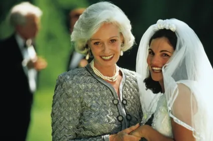 Хрещена мати на весіллі традиції, звичаї, обов'язки - topwedding (мати) Хрещена мати на весіллі традиції, звичаї, обов'язки - topwedding
