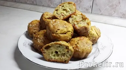 Курячий рулет у фользі в духовці з начинкою - рецепт з фото крок за кроком