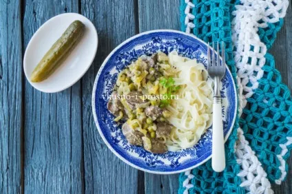 Куряча печінка з солоними огірками (печінка) Куряча печінка з солоними огірками