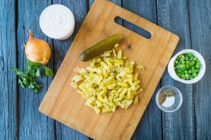 Куряча печінка з солоними огірками (куряча) Куряча печінка з солоними огірками