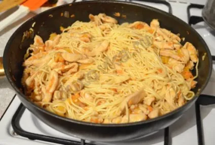 Локшина з куркою - рецепт з покроковими фото