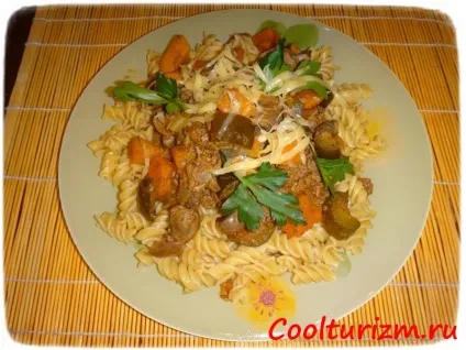Куряча печінка з солоними огірками (огірки) Куряча печінка з солоними огірками