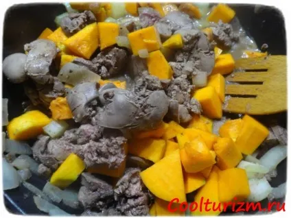 Куряча печінка з солоними огірками (масло) Куряча печінка з солоними огірками