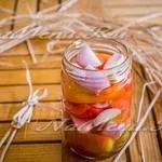 Мариновані помідори з цибулею і часником (часник) Мариновані помідори з цибулею і часником