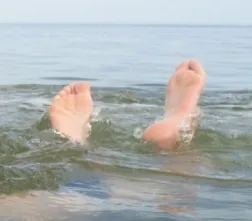 мерзнуть ноги