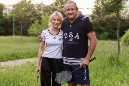 Хто займається спортом на вулиці (дихати свіжим повітрям) Хто займається спортом на вулиці