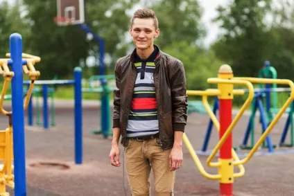 Хто займається спортом на вулиці (займається) Хто займається спортом на вулиці