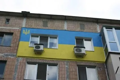Хто і навіщо перевернув прапор України Політикус (центральної) Хто і навіщо перевернув прапор України Політикус