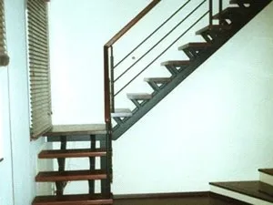 Методи установки своїми руками сходів на металевому каркасі на другий поверх, фото (каркасі) Методи установки своїми руками сходів на металевому каркасі на другий поверх, фото
